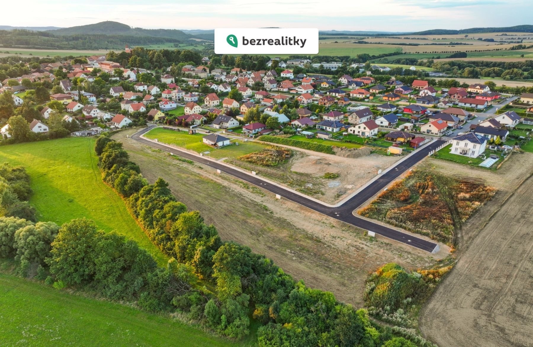 1764179146-ueyiqqjzxv-pozemky-pohled-z-c3-a1padn-c3-ad