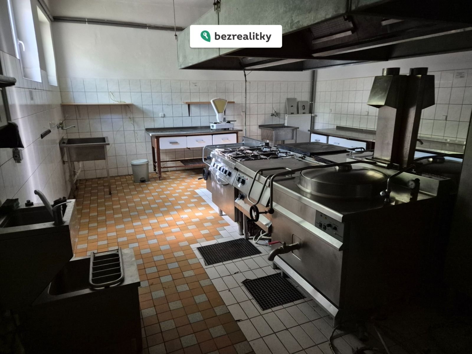 1759671775-dwxpjnqrle-20251003-124304