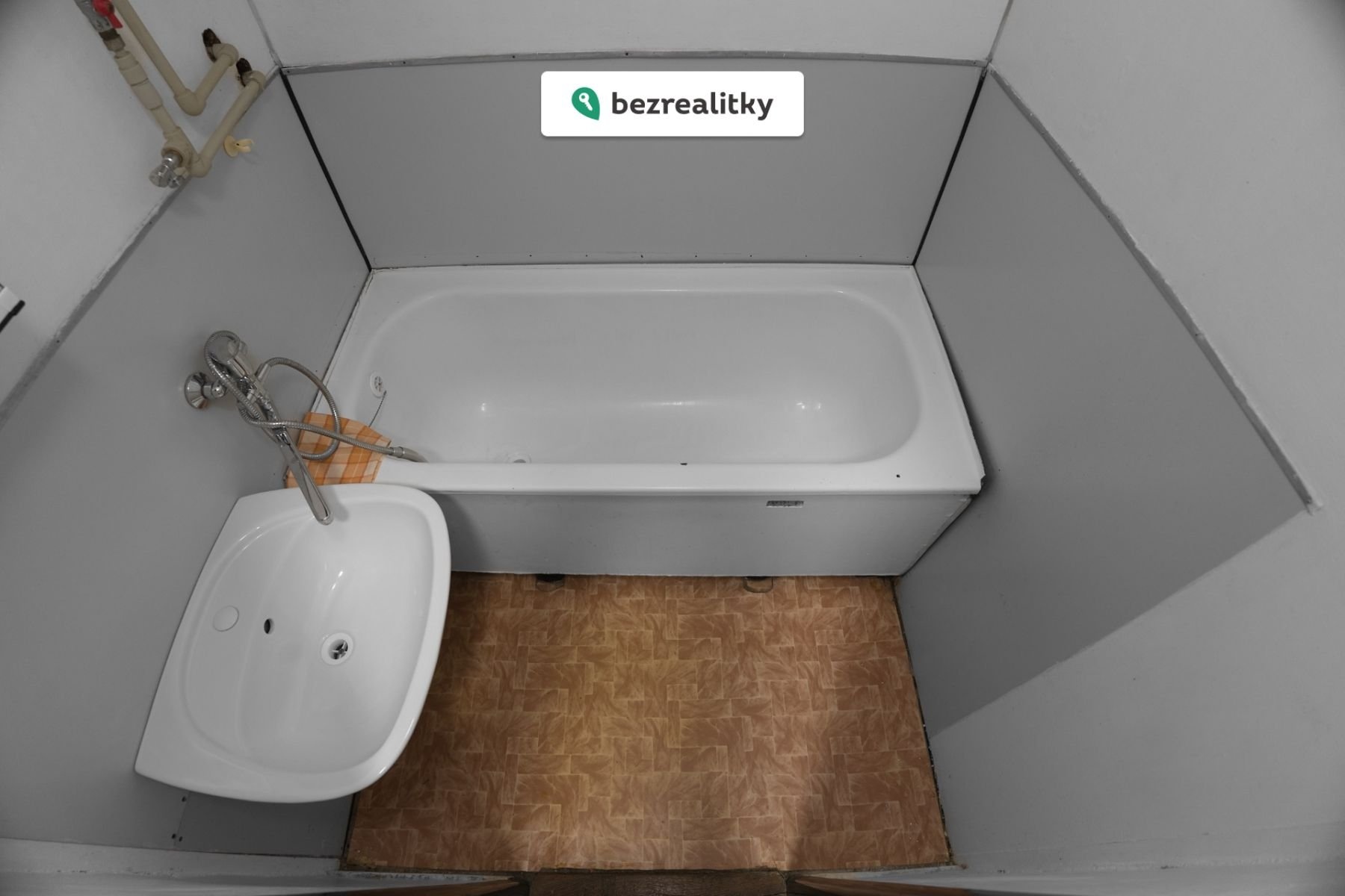 1775411355-toxdnyicdc-smetanova8