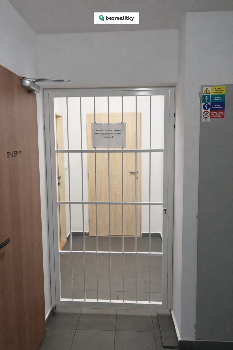 1769262421-ddnazykwmf-sklep-hlavni-cc-81-vchod