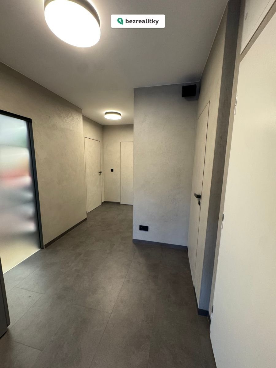 1775974445-yqfzqgervf-img-820