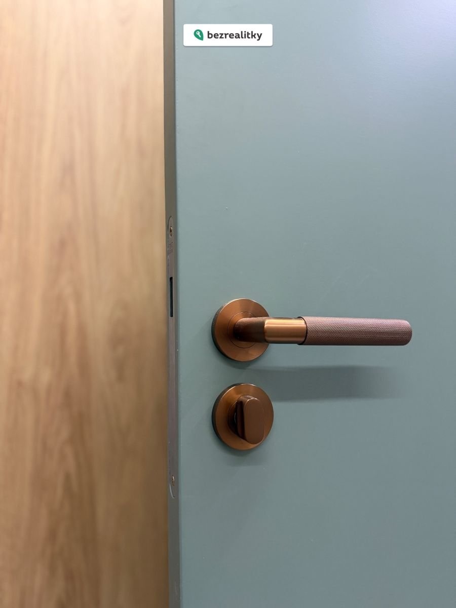 1774203113-tyytyiqjma-img-4295