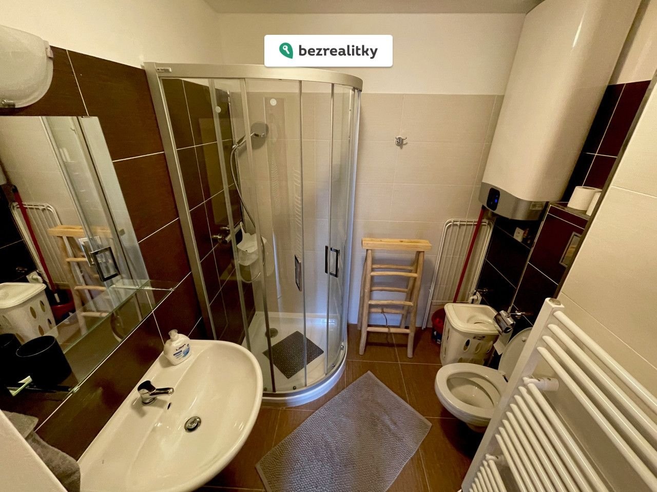 1765124542-mkhvliccae-image00001