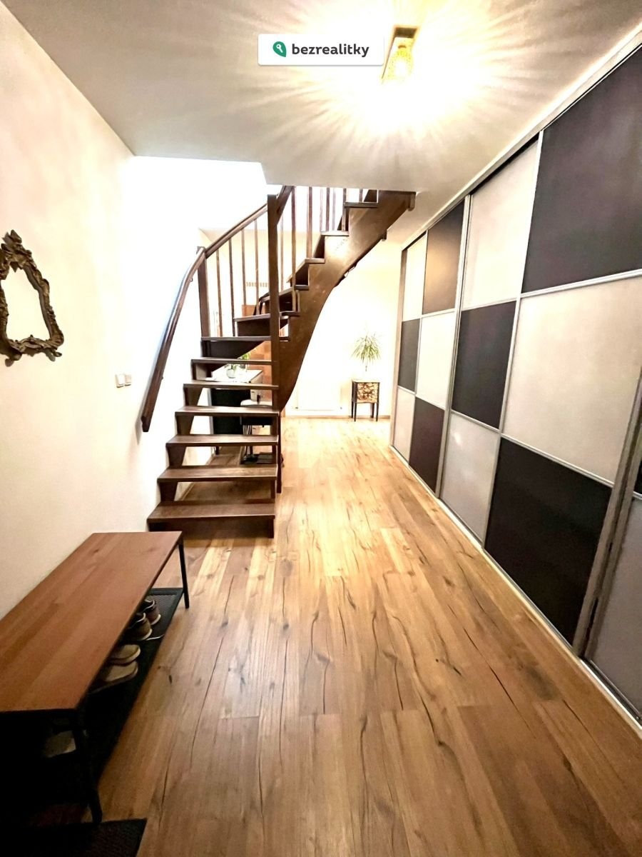 1762803606-eojlosezak-01-chodba-3