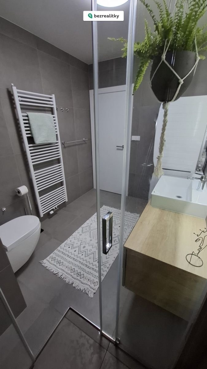 1774724424-gldbrgesvw-whatsapp-image-2026-03-28-at