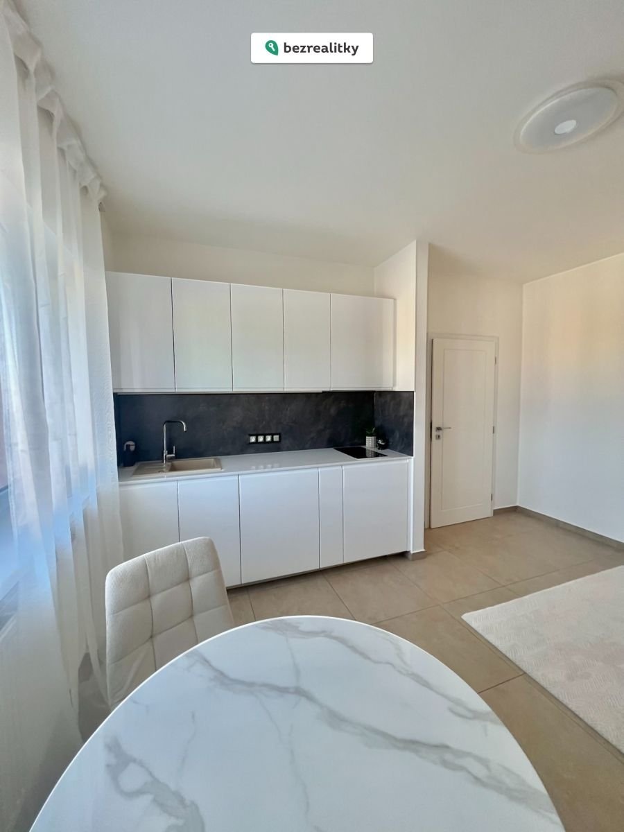 1776376464-ykccwqbezc-img-1095