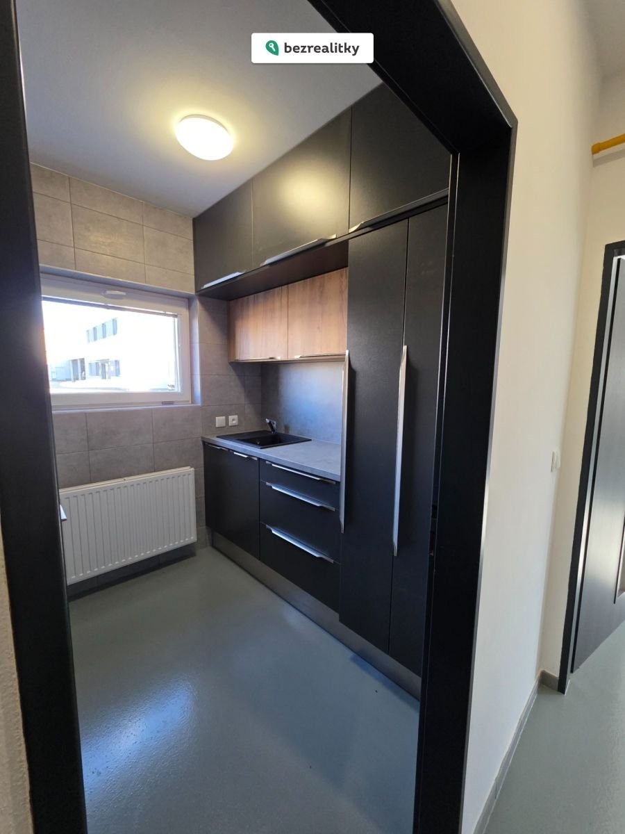 1768221866-iqxpcarlbg-20251020-093454