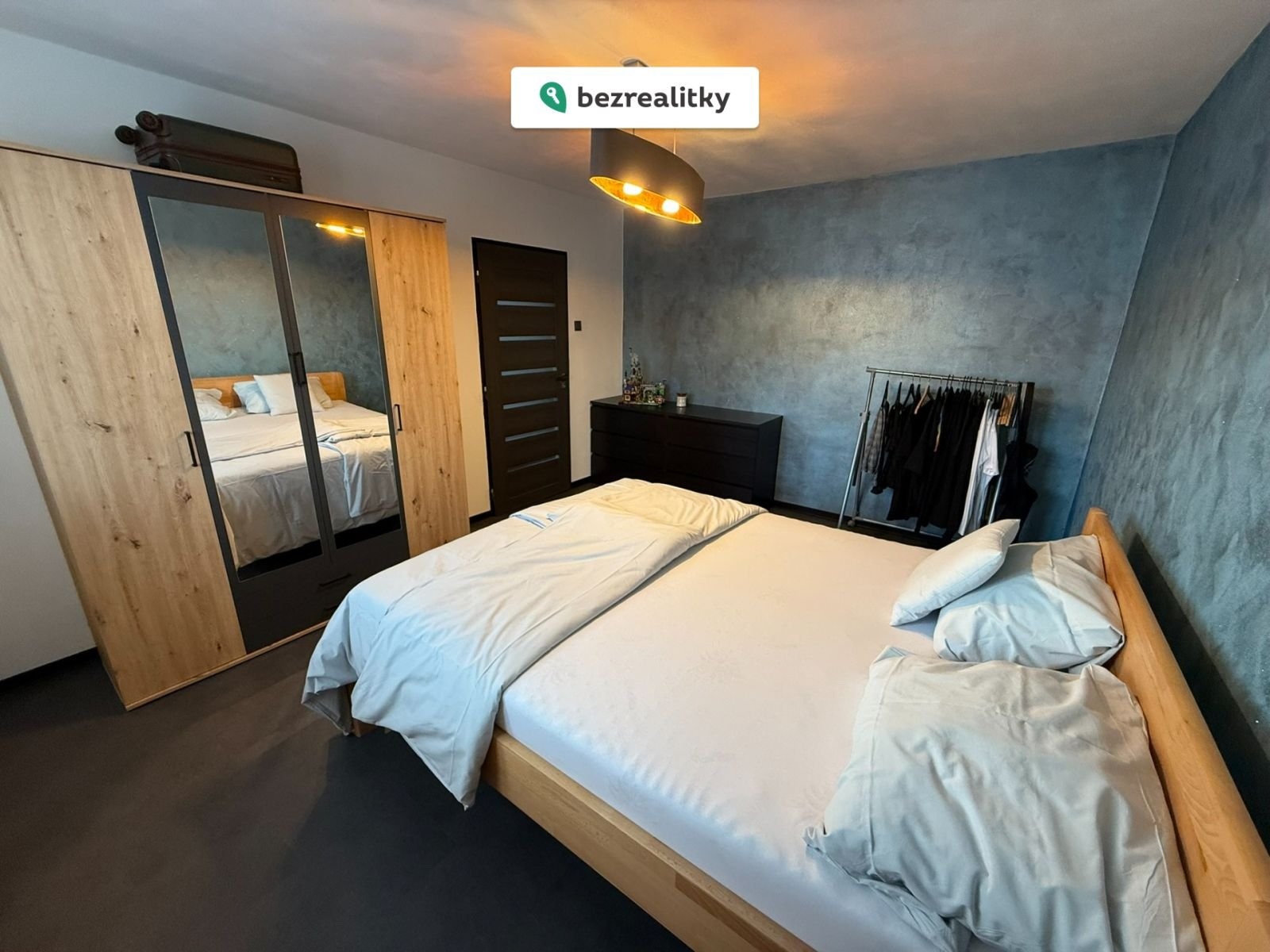 1762183437-wzofhzhrip-img-3066