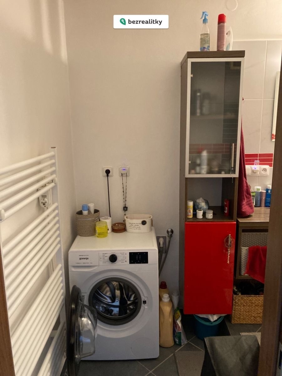 1763056300-qsqqvbacgr-img-6584