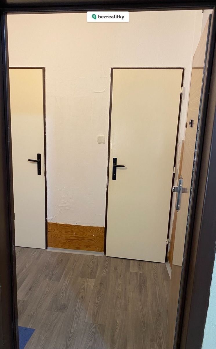 1772077451-wtthxcttbr-chodba