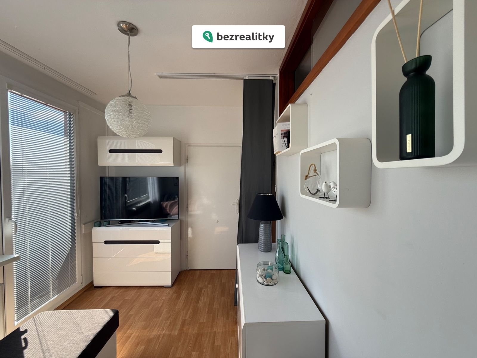 1775394636-jspbtfdjbe-img-4988