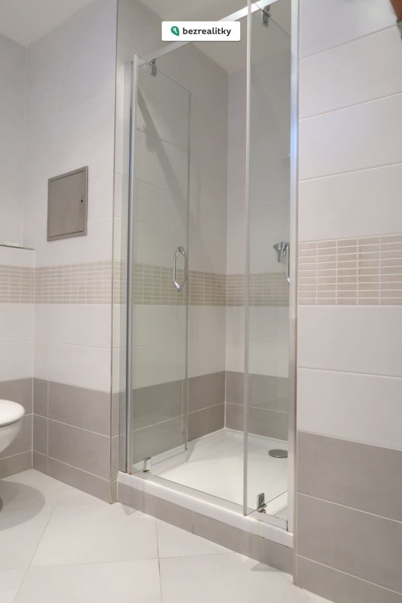 1763115959-uktbsqwzhr-img-5347