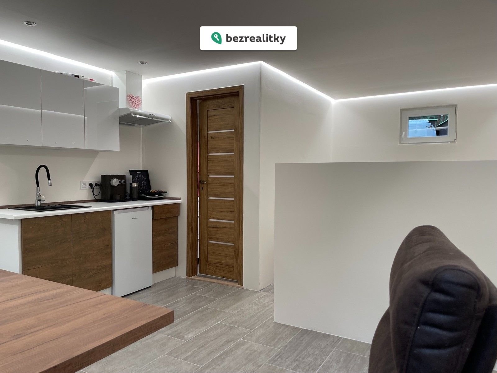 1774635744-grqhsqcttp-chata-4