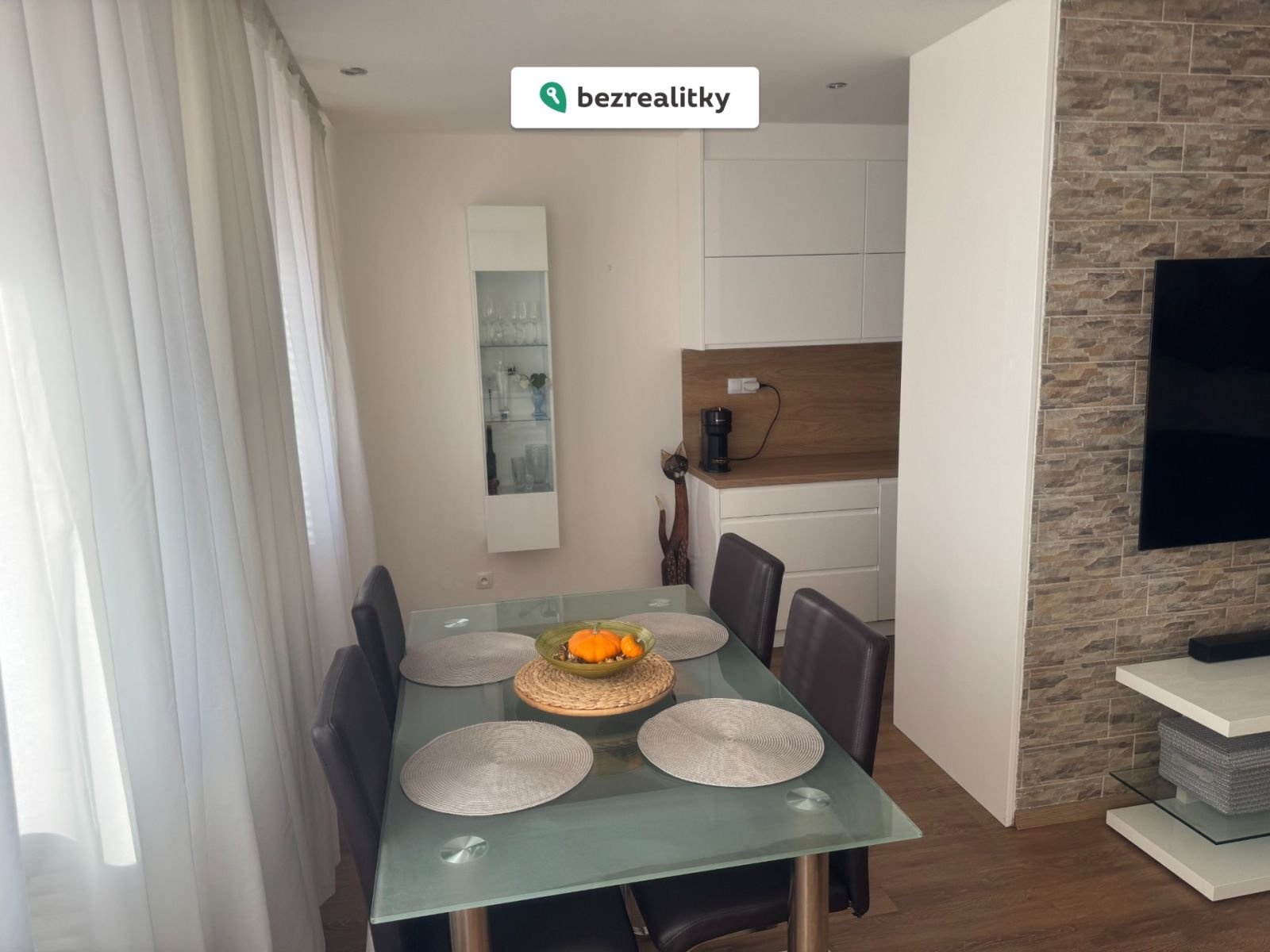 1763049658-tmcifoezye-img-2190