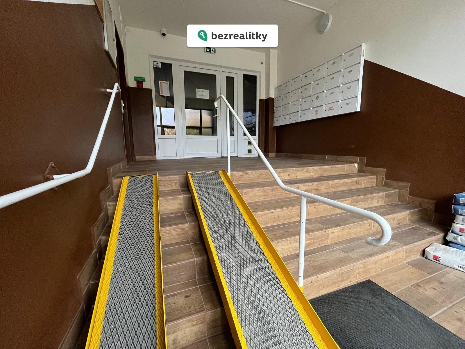 1760113517-osplkyczsv-vchod-schr-c3-a1nky1