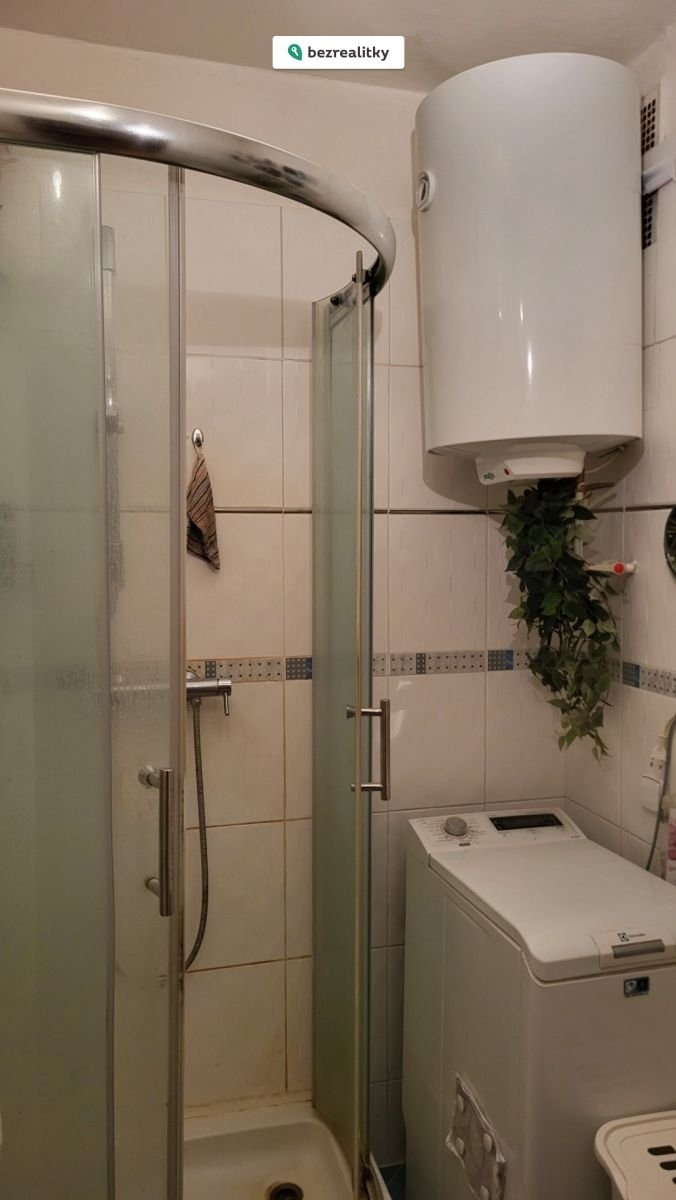 1765898265-yydbzvdjji-20251212-152325