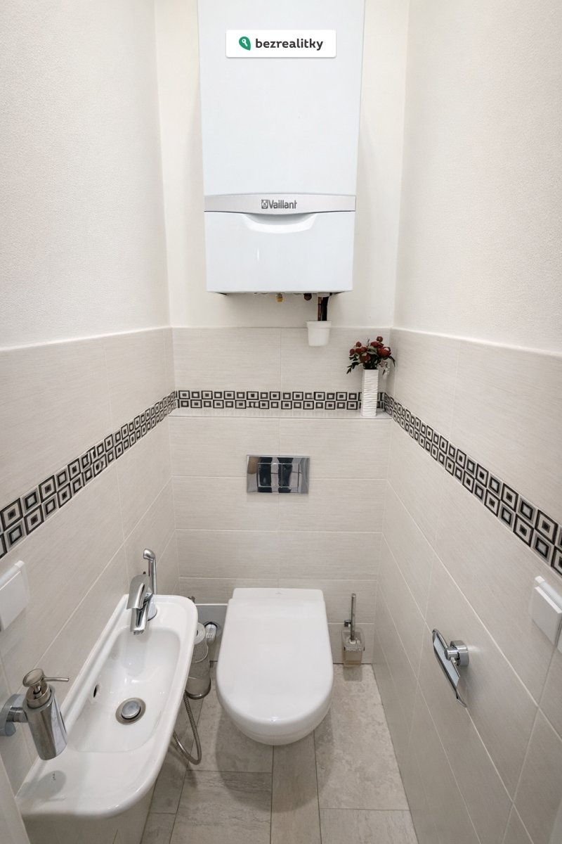 1774816361-qcwpwlzzqo-wc1