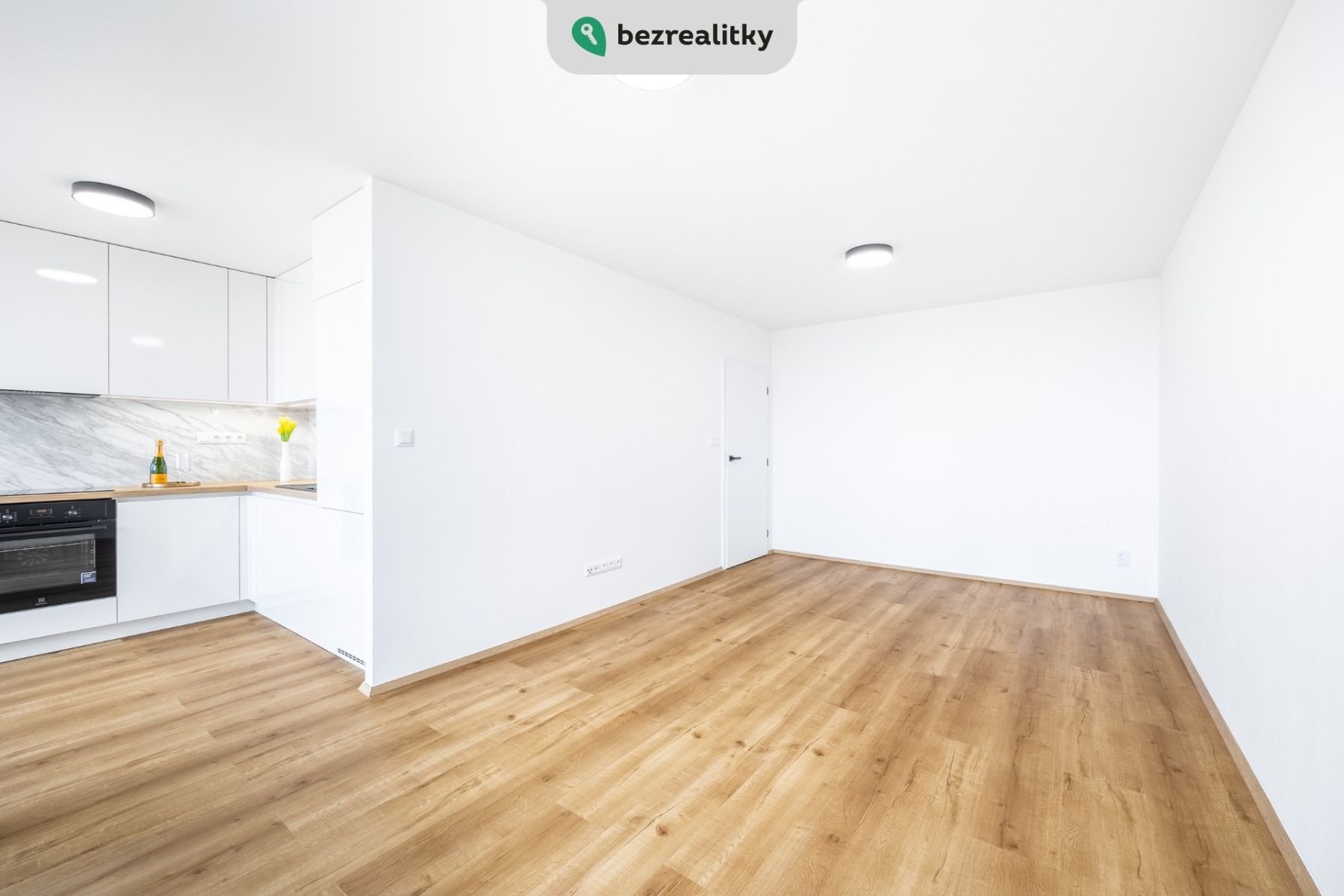 1746255796-ulmdrkkskg-8-8y7a1299-hdr
