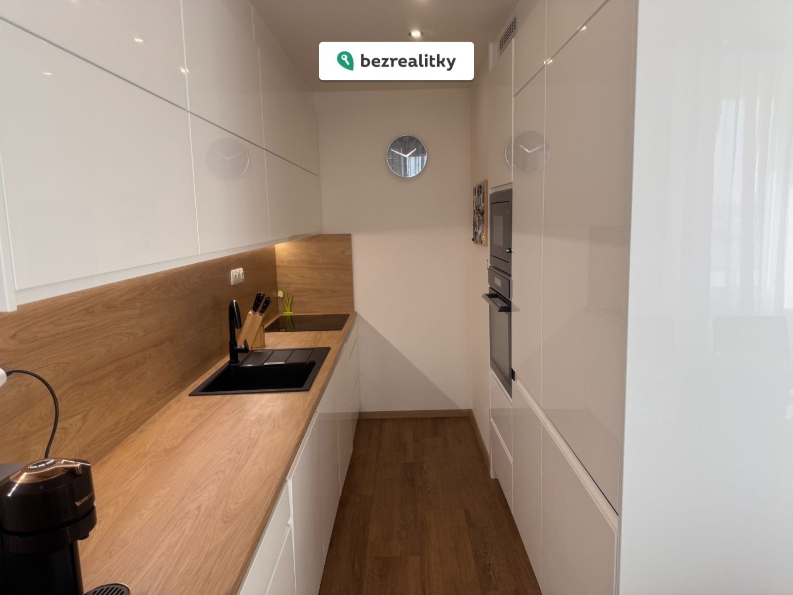 1763049658-hgfequgnzj-img-2191