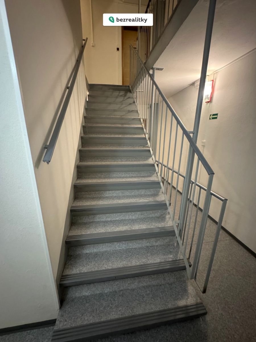 1788707296-morucxkyde-19-stairwell