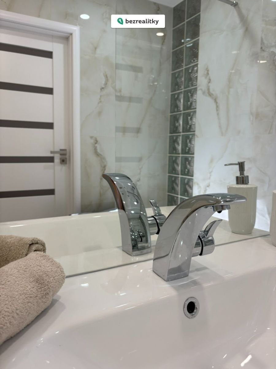 1773406371-gceyuwoqjt-img-9