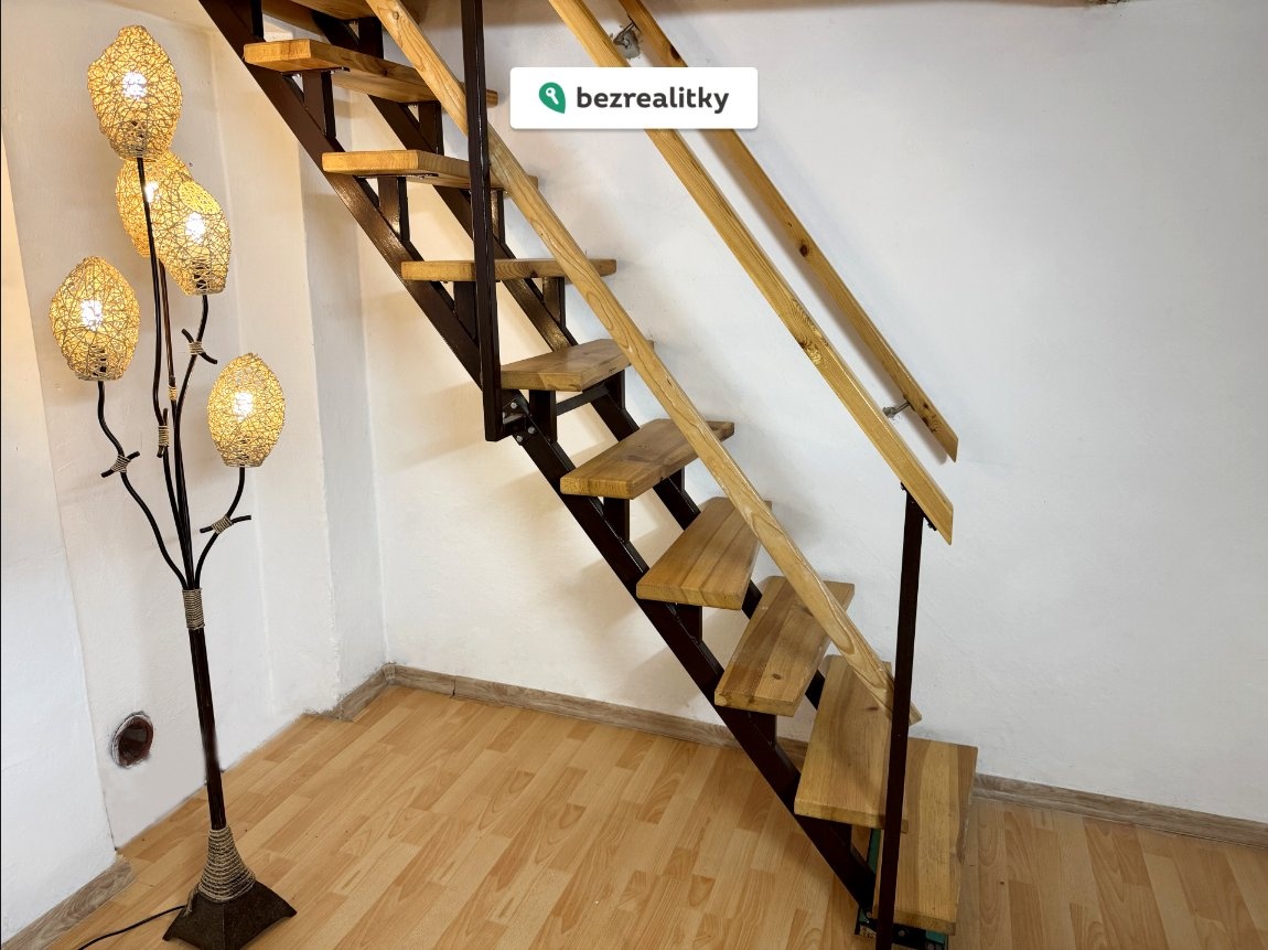 1745525728-tonjshrrlf-foto-interier-schody2