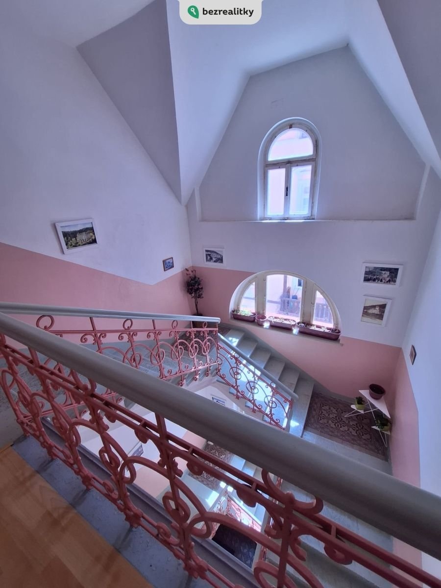 1748969644-zinihudknp-treppenhaus