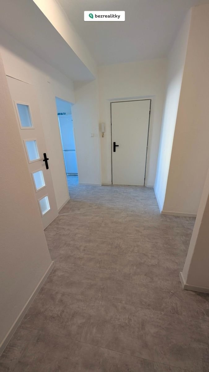 1762706436-hkqgaaixmi-chodba-282-29