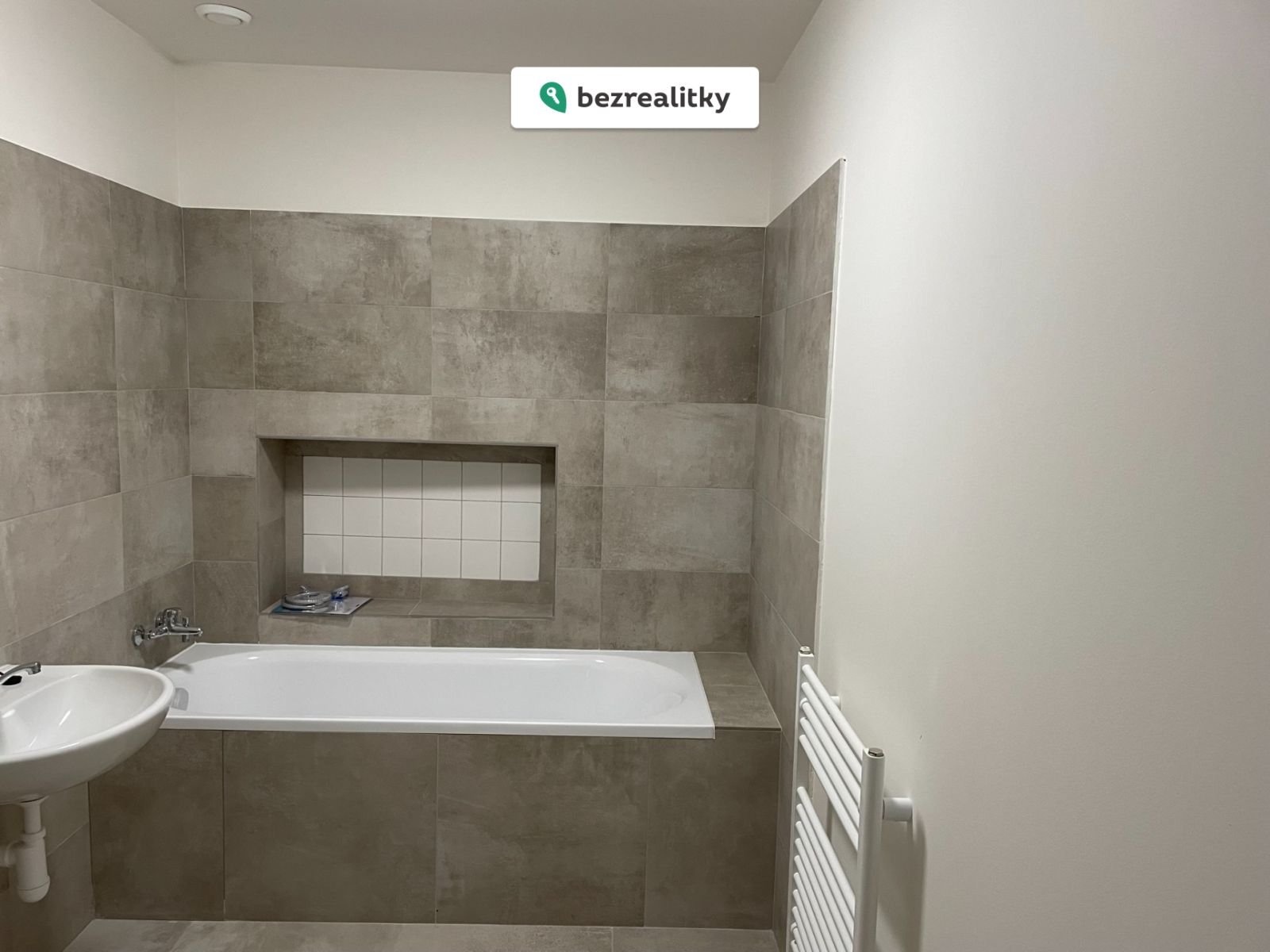 1772214056-hyzkckxbut-img-5235