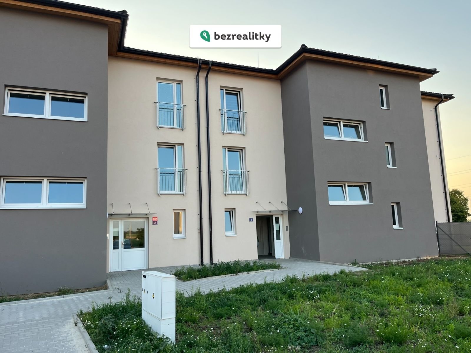 1759065827-ueresvzixr-02