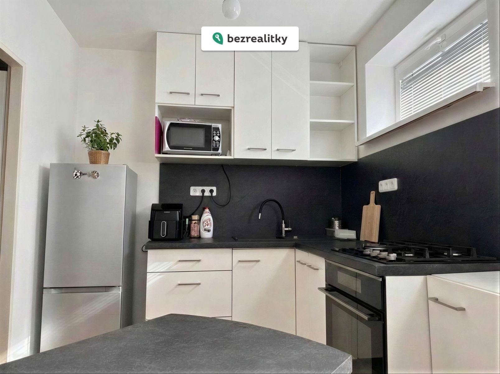 1776084119-dolyzkmkqw-002