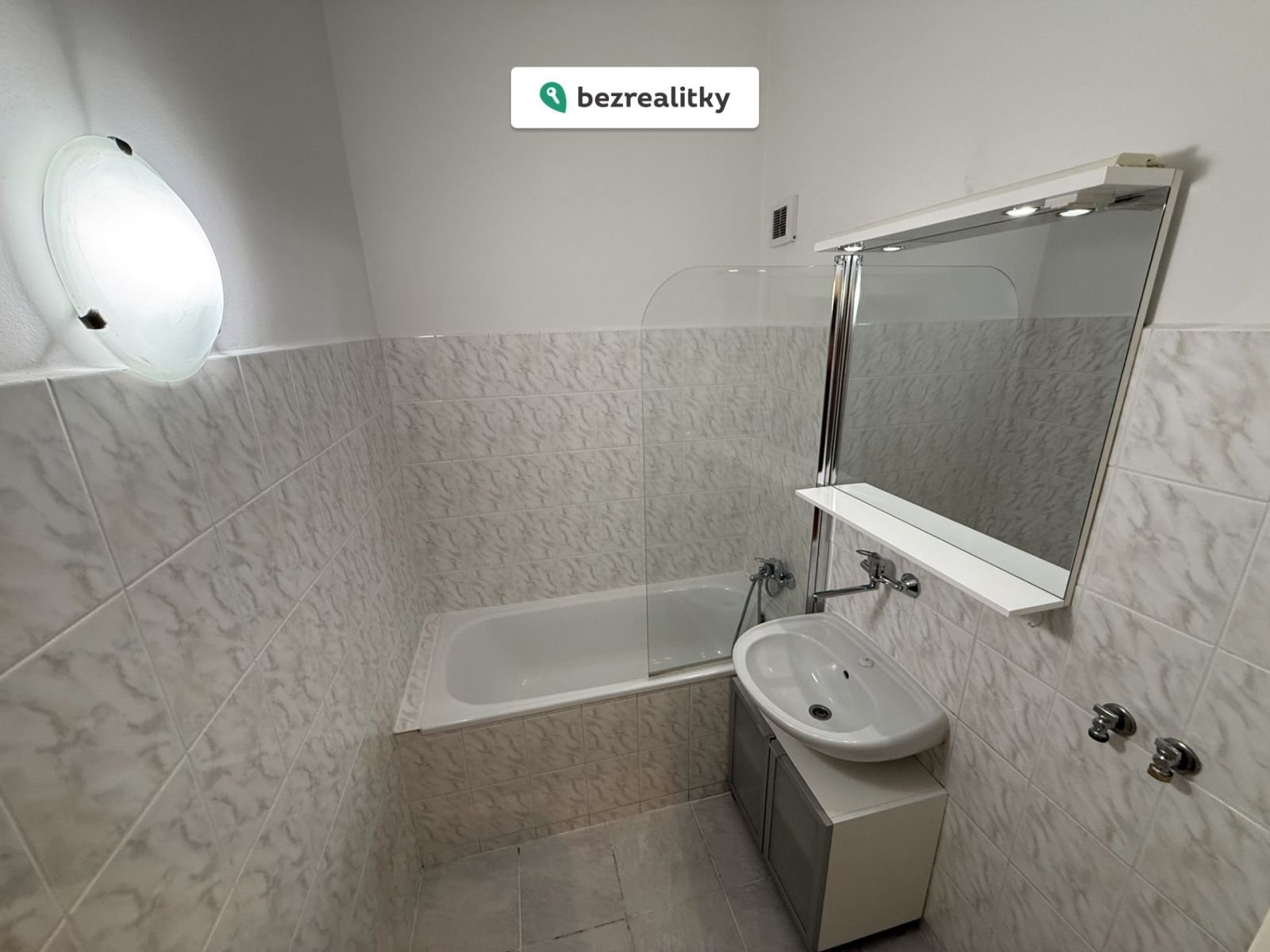 1763611540-yqdlnzrngn-img-7762