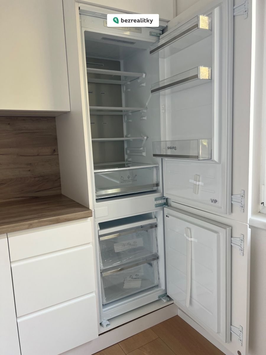 1763209151-wtvvwdyiae-tempimageoimryj