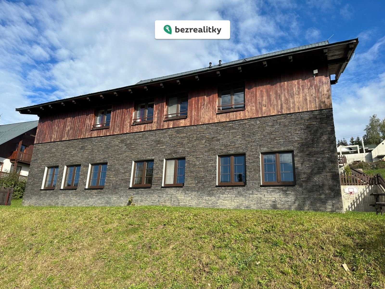 1764184371-lnhtiwhbrf-img-2414