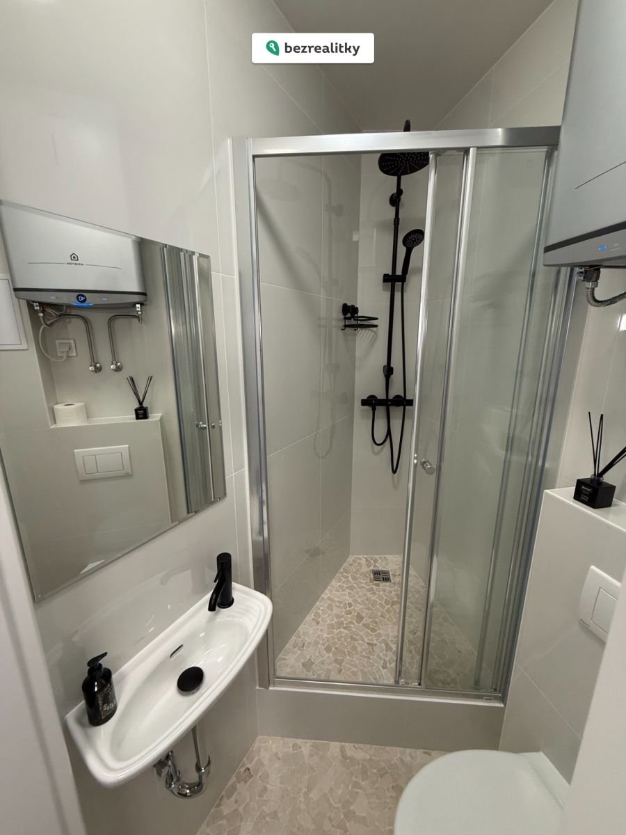 1772976047-xjehmtbtit-img-1402