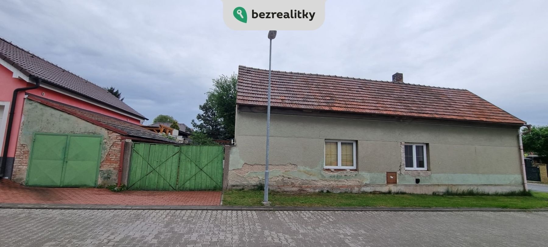 1747559238-ltxkwydivv-side-street