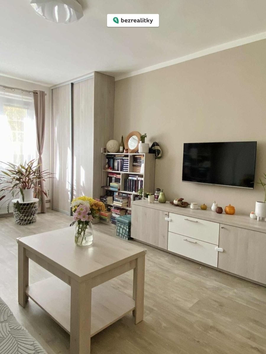 1761663619-ylzrjmlshg-1000049294