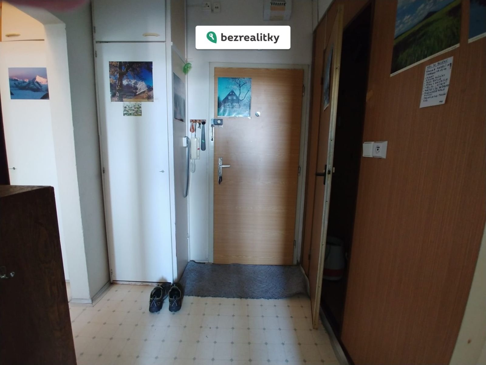 1763042625-qcgywogvpt-vchod-a-vest-skrine-chodby