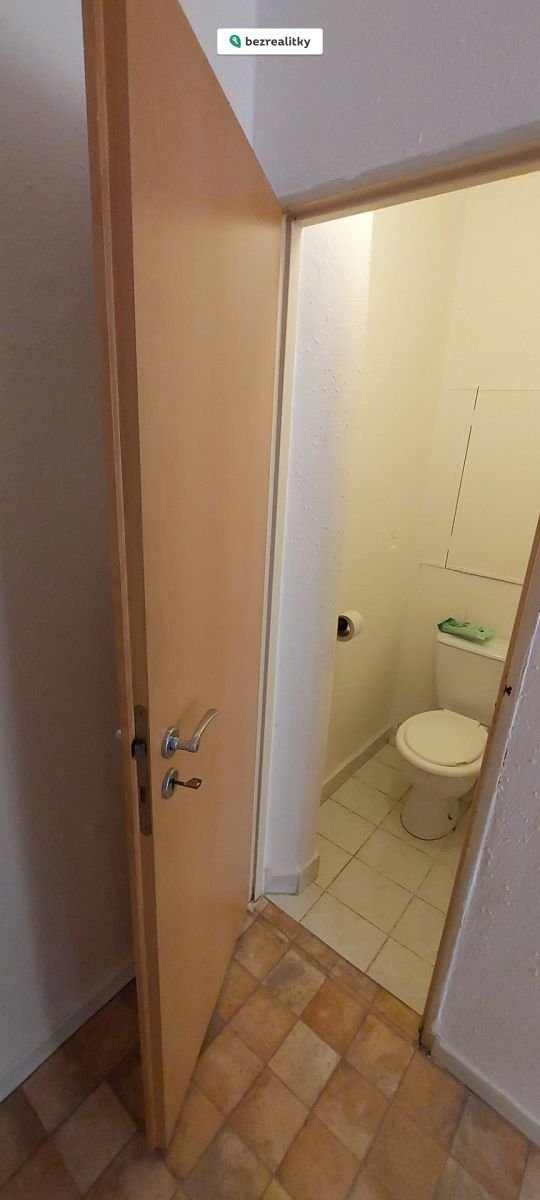 1774298433-qhaucgmdaj-1000045596