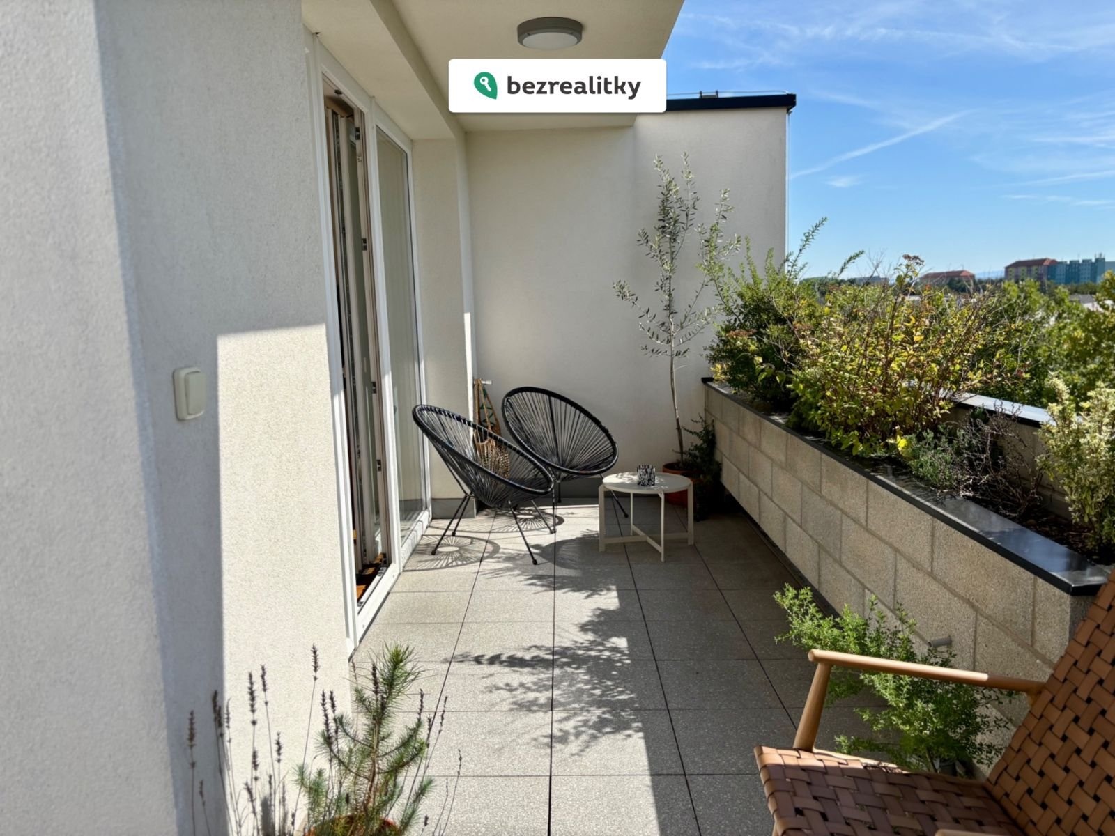 1767617221-wzrdmhwhgt-balkon