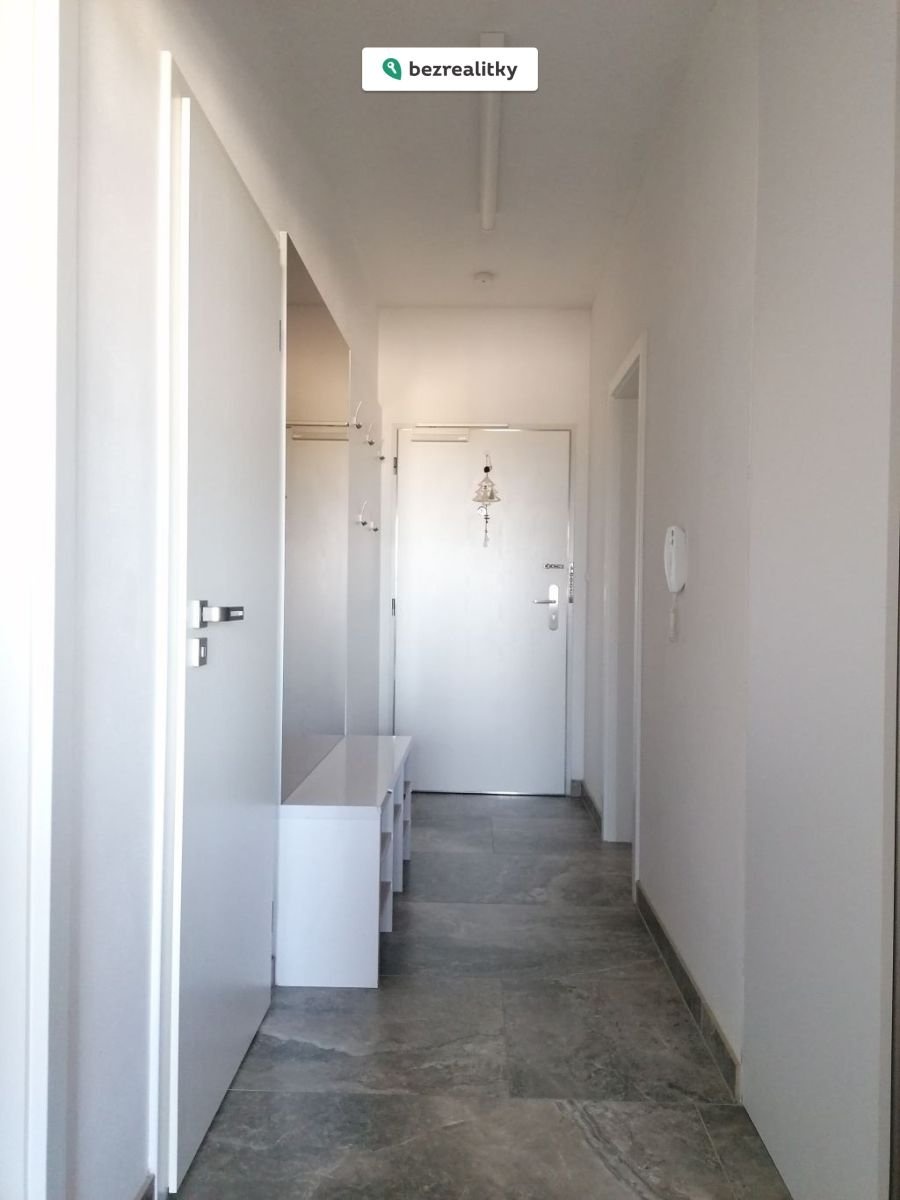 1762623414-mbltthzzkt-chodba-2