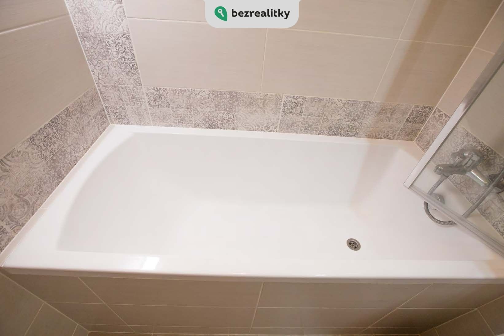 1737308179-wzzauukmnz-fotografie-byt-ruska-str-c3-