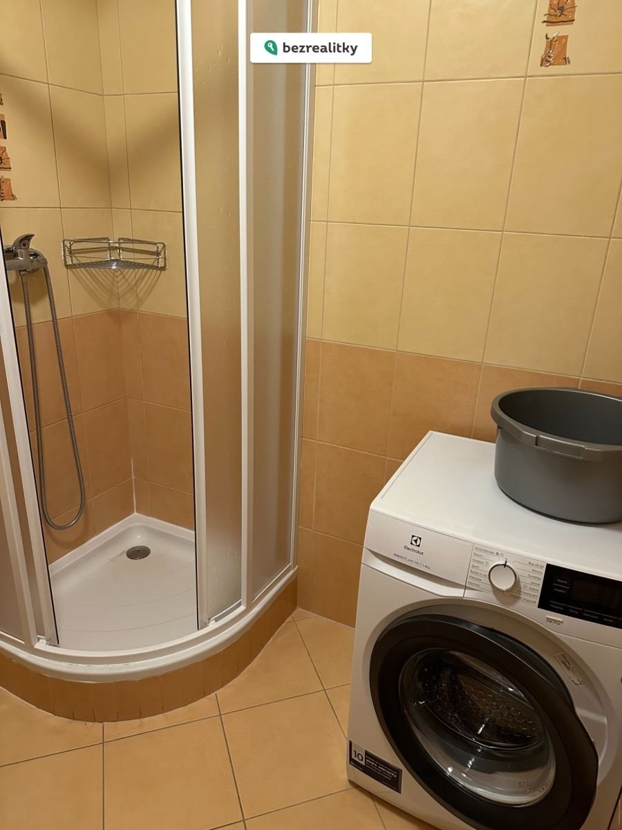 1760275243-kdgdjomzot-img-7130