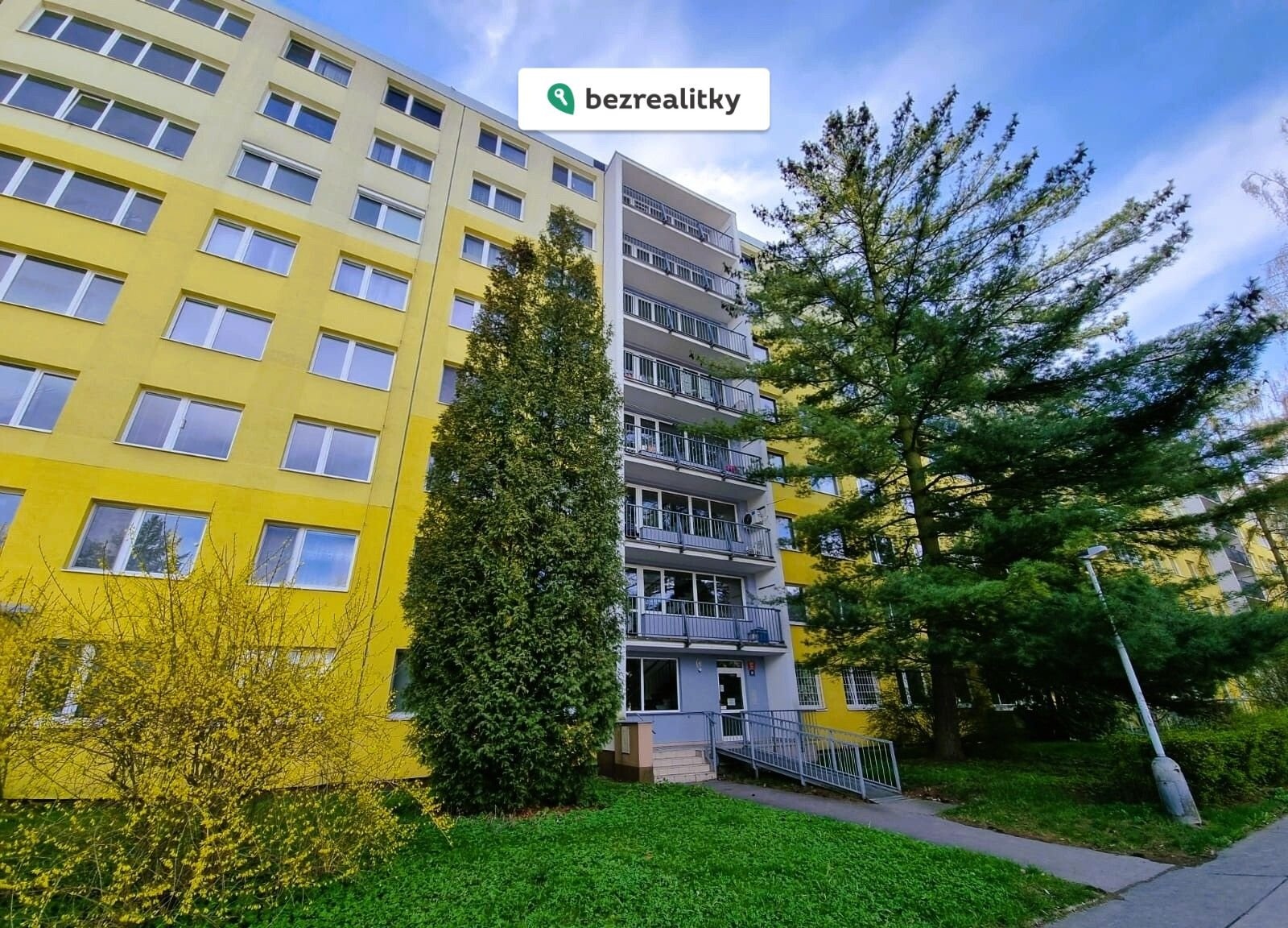 1775462290-tbjudsbhzm-c5-a0luknovsk-c3-a1-vchod-2