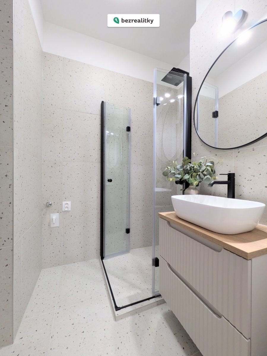 1775841703-iekvfjtrpt-1000227832