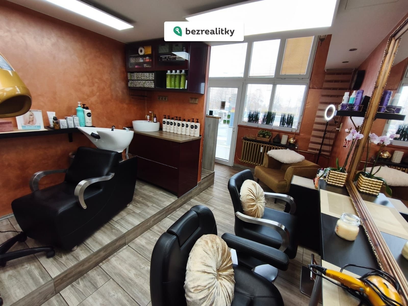 1764018716-eqtyetqexi-whatsapp-image-2025-11-24-at