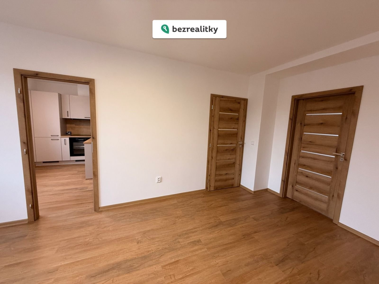 1771057294-lrgzthukdt-5-oby-cc-81vaci-cc-81-pokoj-