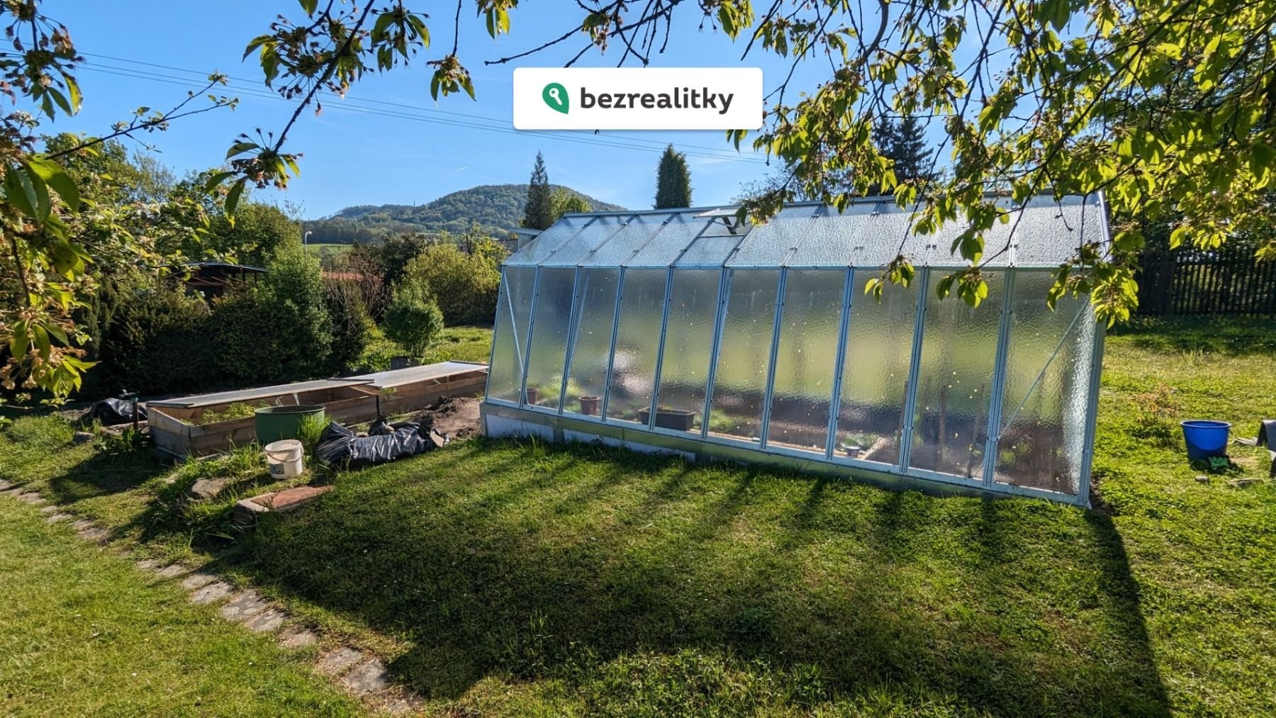 1773098962-jpwwrdyfdk-07-sklenik-z-venku2