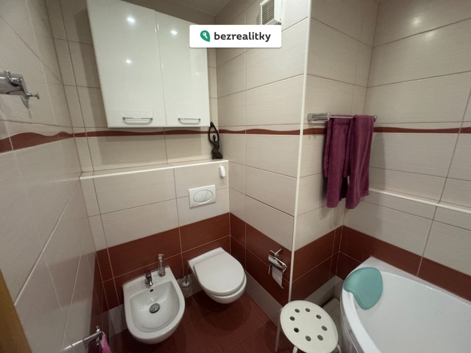 1763049657-dmikjmlqyz-img-2184