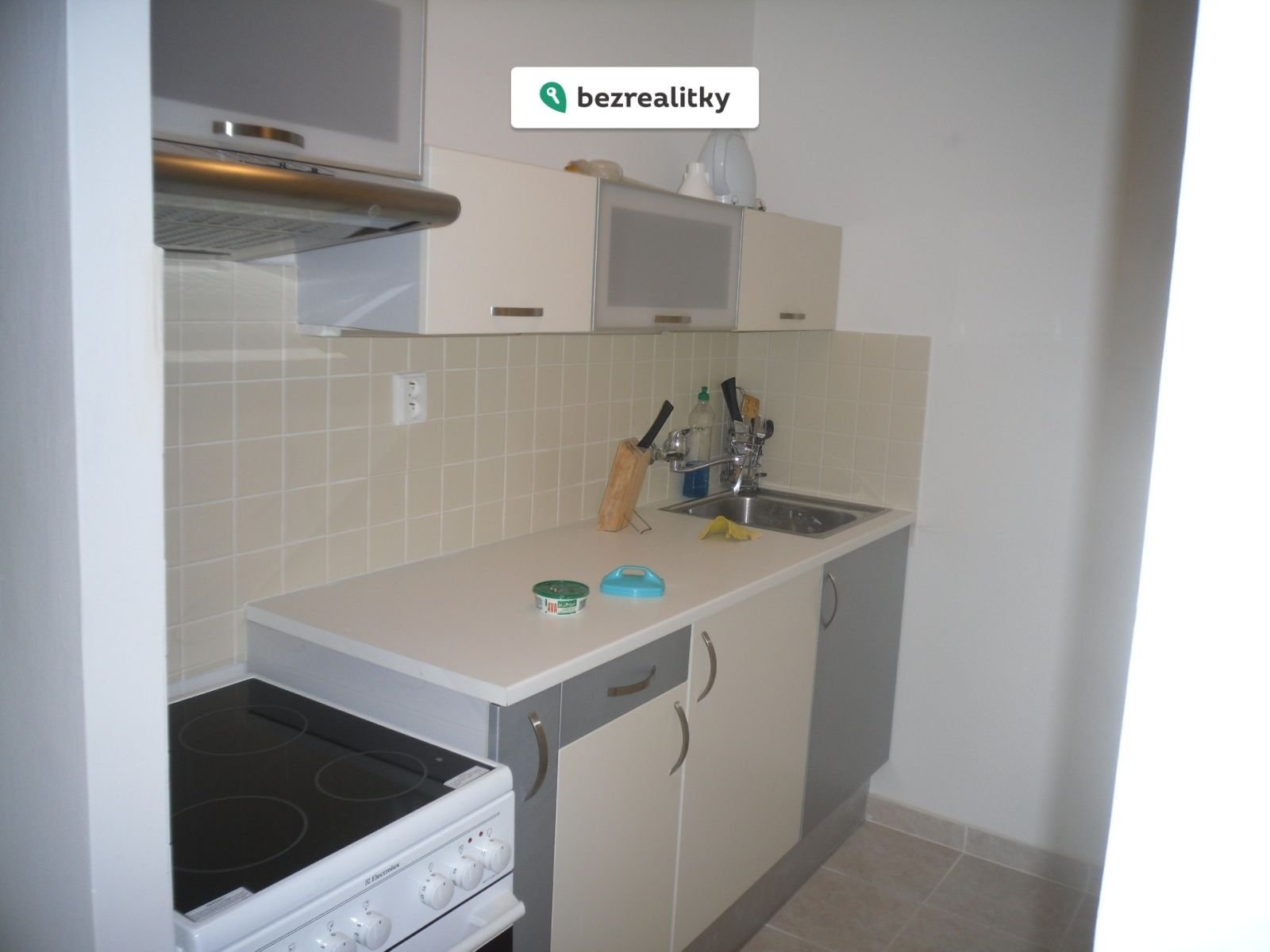 1767971763-uziebkqgxf-sam-4940